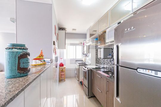 Cozinha e área de serviço de apartamento à venda com 2 quartos, 48m² em São Pedro, Osasco