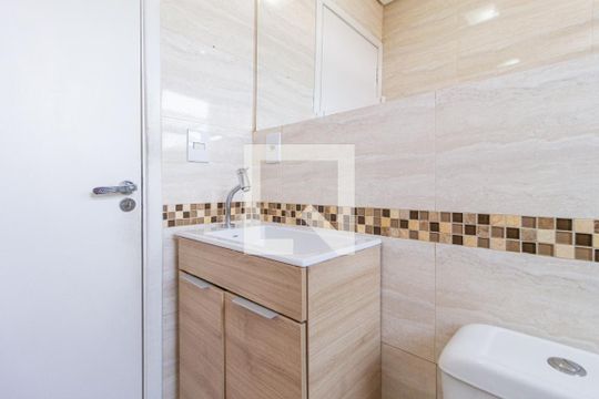 Banheiro de apartamento à venda com 2 quartos, 48m² em São Pedro, Osasco