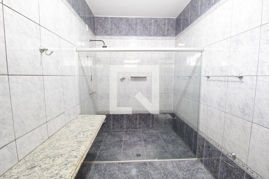Banheiro do Quarto 3 de casa para alugar com 4 quartos, 300m² em Umuarama, Uberlândia