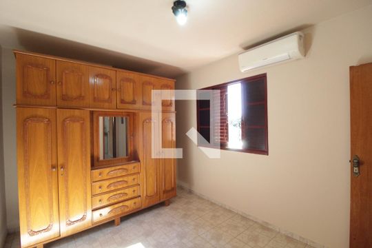 Quarto 2 de casa para alugar com 4 quartos, 300m² em Umuarama, Uberlândia