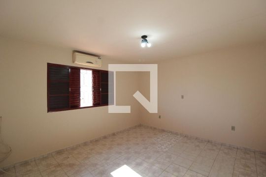 Quarto 1 de casa para alugar com 4 quartos, 300m² em Umuarama, Uberlândia