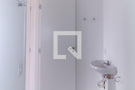 Banheiro da Suíte de apartamento para alugar com 1 quarto, 28m² em Vila Tolstoi, São Paulo