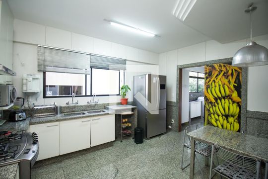 Cozinha de apartamento à venda com 4 quartos, 300m² em Funcionários, Belo Horizonte
