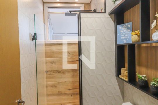 Banheiro de apartamento à venda com 2 quartos, 53m² em Vila Progresso, Jundiaí
