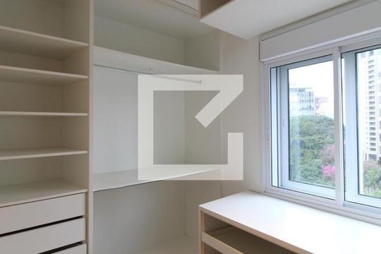 Closet da Suíte de apartamento para alugar com 2 quartos, 90m² em Jardim Europa, São Paulo