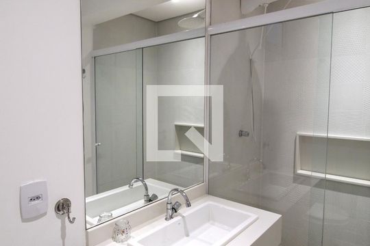 Banheiro Social de apartamento para alugar com 2 quartos, 90m² em Jardim Europa, São Paulo