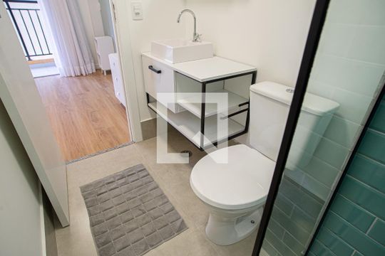 Banheiro de kitnet/studio para alugar com 1 quarto, 24m² em Bela Vista, São Paulo