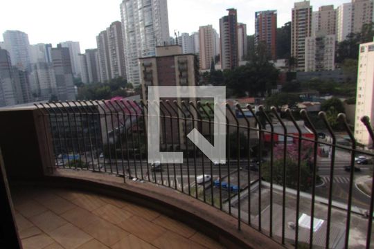 Vista da Suíte 1 de apartamento para alugar com 4 quartos, 254m² em Vila Andrade, São Paulo
