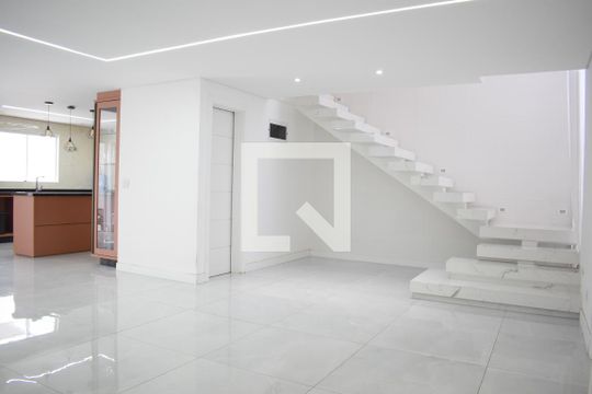 Casa para alugar com 3 quartos, 145m² em Cajuru, Curitiba