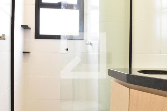 Banheiro de kitnet/studio à venda com 1 quarto, 17m² em Água Verde, Curitiba