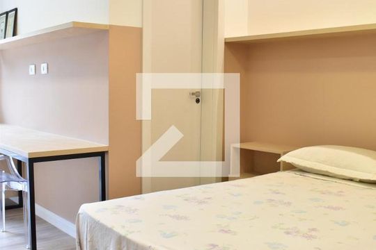 Quarto de kitnet/studio à venda com 1 quarto, 17m² em Água Verde, Curitiba