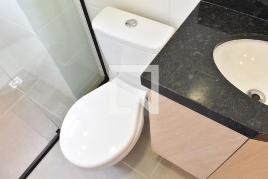 Banheiro de kitnet/studio à venda com 1 quarto, 17m² em Água Verde, Curitiba