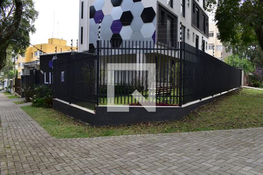 Fachada do condomínio de kitnet/studio à venda com 1 quarto, 17m² em Água Verde, Curitiba
