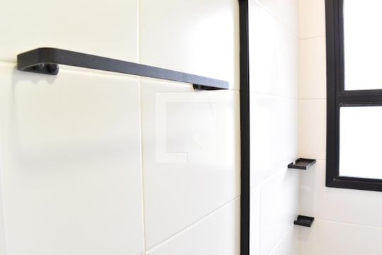 Banheiro de kitnet/studio à venda com 1 quarto, 17m² em Água Verde, Curitiba