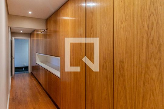 Corredor de apartamento à venda com 3 quartos, 300m² em Santa Cecilia, São Paulo