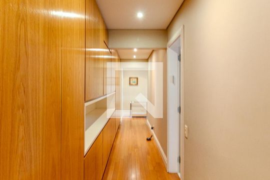 Corredor de apartamento à venda com 3 quartos, 300m² em Santa Cecilia, São Paulo