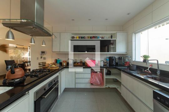 Cozinha de casa à venda com 4 quartos, 300m² em Cursino, São Paulo