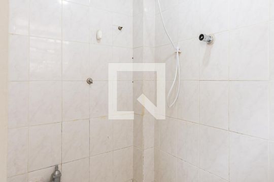 Banheiro de kitnet/studio à venda com 1 quarto, 40m² em Grajaú, Rio de Janeiro
