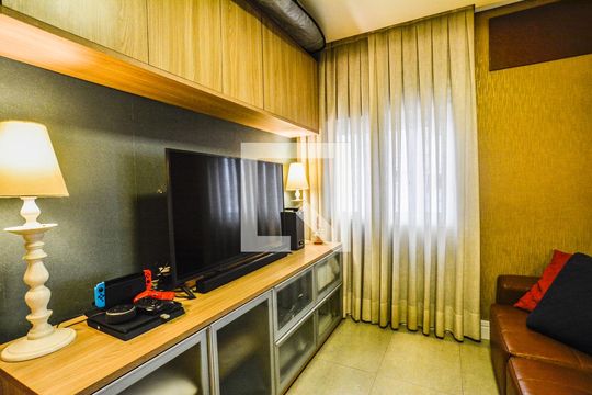 Sala de TV de apartamento à venda com 2 quartos, 120m² em Vila Floresta, Santo André