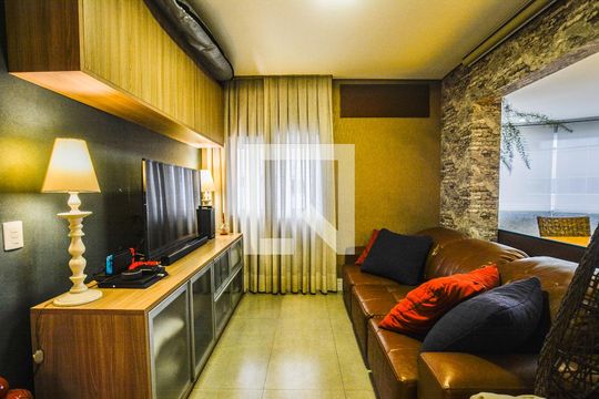 Sala de TV de apartamento à venda com 2 quartos, 120m² em Vila Floresta, Santo André