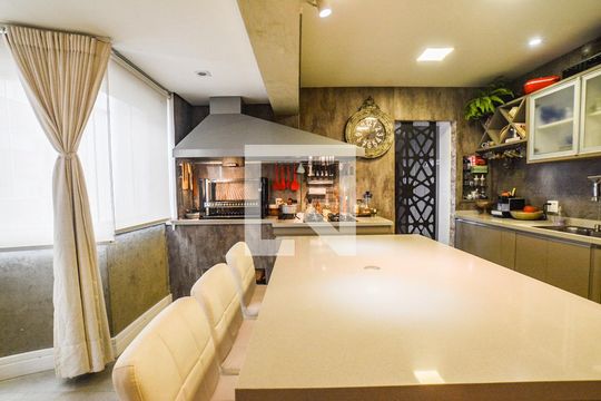 Cozinha de apartamento à venda com 2 quartos, 120m² em Vila Floresta, Santo André
