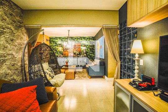 Sala de TV de apartamento à venda com 2 quartos, 120m² em Vila Floresta, Santo André