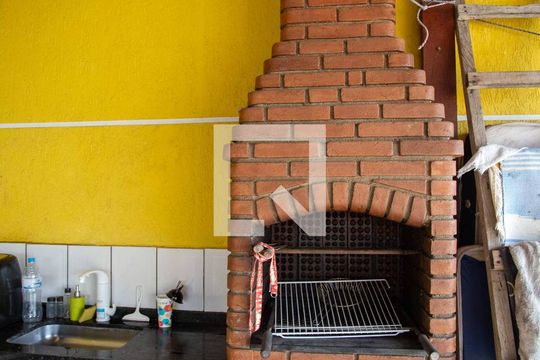 Churrasqueira de casa à venda com 3 quartos, 120m² em Centro, Diadema