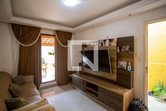 Sala de TV de casa à venda com 3 quartos, 120m² em Centro, Diadema
