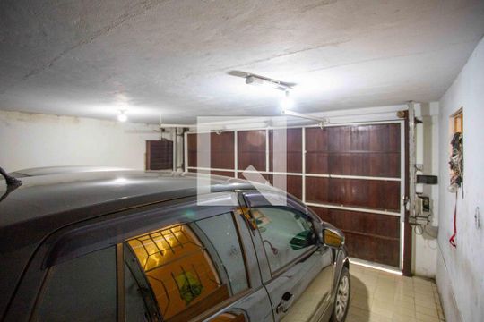 Garagem de casa à venda com 3 quartos, 120m² em Centro, Diadema