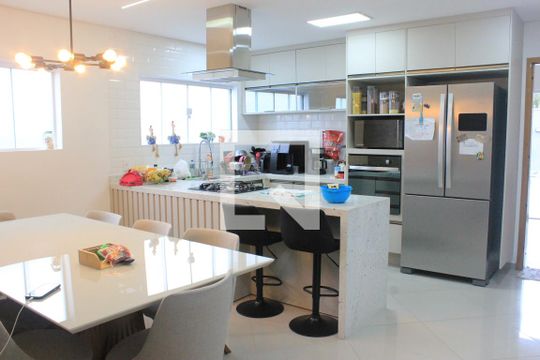 Cozinha de casa à venda com 3 quartos, 270m² em Vila Milton, Guarulhos