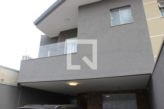 Garagem de casa à venda com 3 quartos, 270m² em Vila Milton, Guarulhos