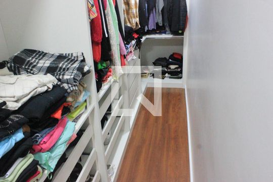 Closet de casa à venda com 3 quartos, 270m² em Vila Milton, Guarulhos