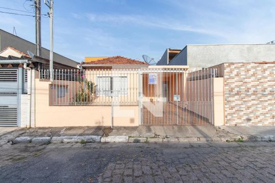 Fachada de casa para alugar com 3 quartos, 80m² em Vila Nivi, São Paulo