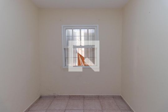 Quarto 3 de casa para alugar com 3 quartos, 80m² em Vila Nivi, São Paulo