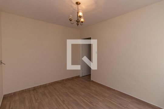 Sala de casa para alugar com 3 quartos, 80m² em Vila Nivi, São Paulo