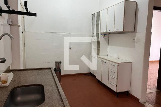 Cozinha de apartamento para alugar com 2 quartos, 95m² em Água Branca, São Paulo