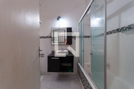 Banheiro de apartamento para alugar com 2 quartos, 95m² em Água Branca, São Paulo
