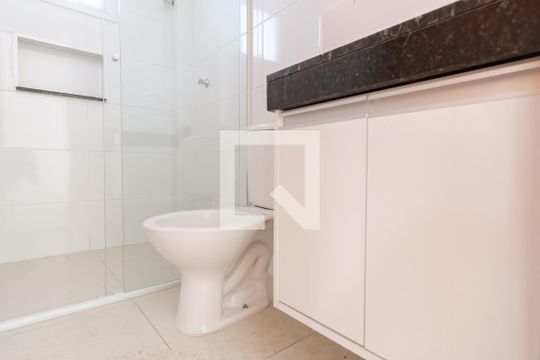 Banheiro de apartamento para alugar com 1 quarto, 55m² em Penha de França, São Paulo