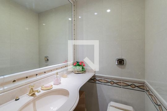 Lavabo de apartamento para alugar com 4 quartos, 176m² em Tijuca, Rio de Janeiro