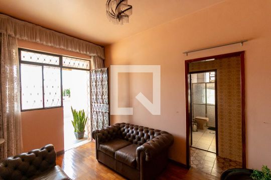 Sala de casa à venda com 4 quartos, 360m² em Camargos, Belo Horizonte