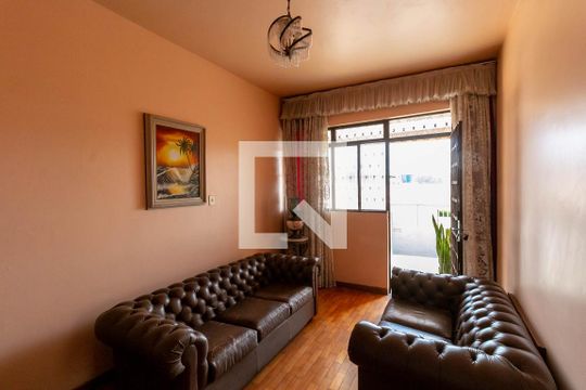 Casa à venda com 4 quartos, 360m² em Camargos, Belo Horizonte
