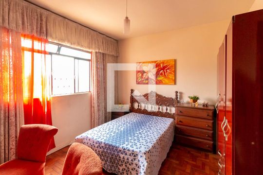 Quarto 1 de casa à venda com 4 quartos, 360m² em Camargos, Belo Horizonte