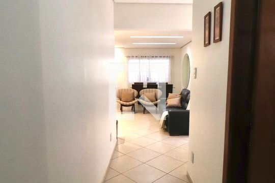 Corredor de casa para alugar com 3 quartos, 223m² em Setor Centro Oeste, Goiânia