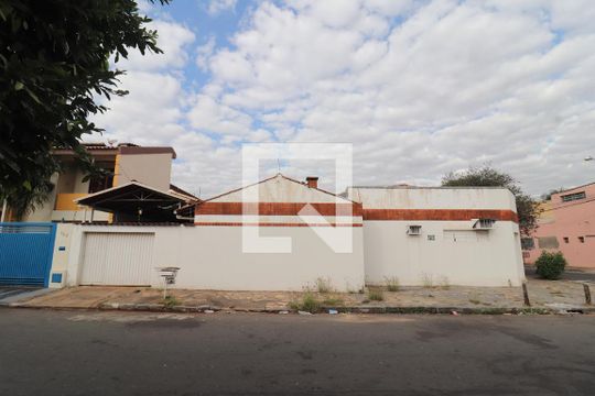 Fachada da casa de casa para alugar com 3 quartos, 223m² em Setor Centro Oeste, Goiânia