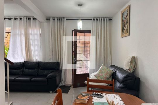 Sala de casa à venda com 3 quartos, 129m² em Vila Cruz das Almas, São Paulo