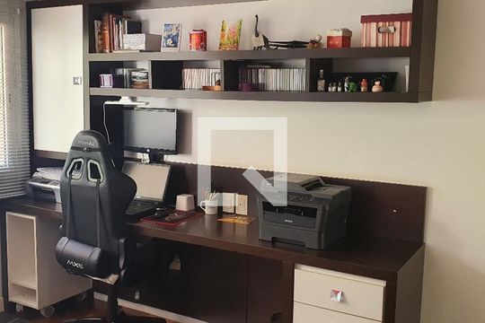 Quarto de casa à venda com 4 quartos, 350m² em Santo Amaro, São Paulo