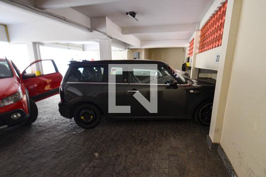 Garagem de apartamento para alugar com 4 quartos, 136m² em Santo Agostinho, Belo Horizonte