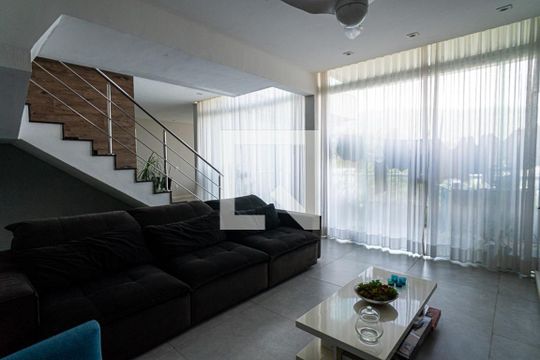 Sala de casa de condomínio à venda com 4 quartos, 520m² em São Francisco, Niterói