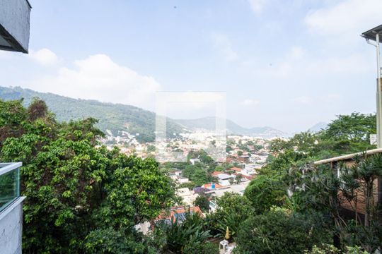 Sala de casa de condomínio à venda com 4 quartos, 520m² em São Francisco, Niterói