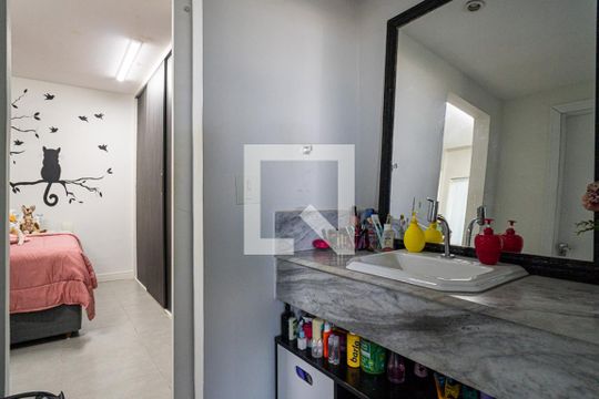 Banheiro da suite canadense de casa de condomínio à venda com 4 quartos, 520m² em São Francisco, Niterói